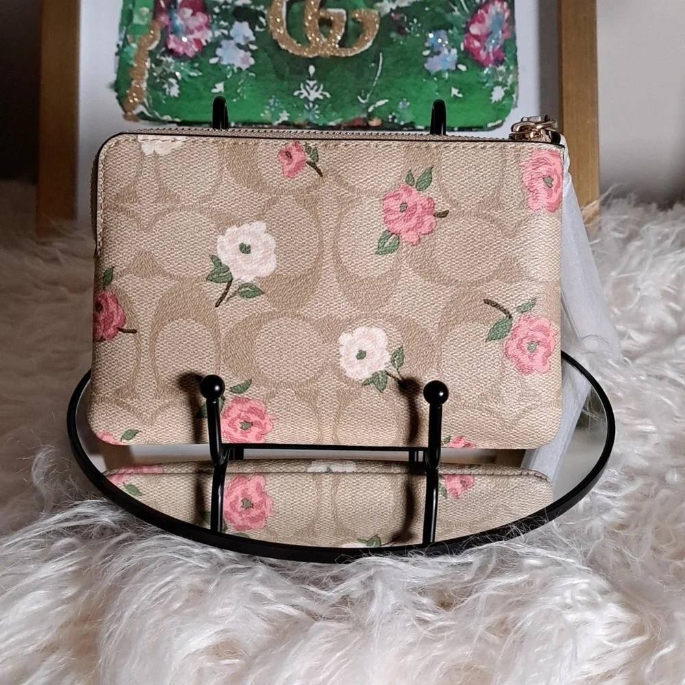 Coach NWTs Corner Zip Floral Print Wristlet